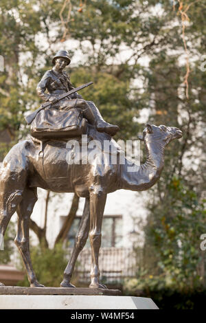 Le Mémorial du Corps d'Chameau impériale est d'une sculpture commémorant l'Imperial Camel Corps, situé à Victoria Embankment Gardens, sur la Thame Banque D'Images