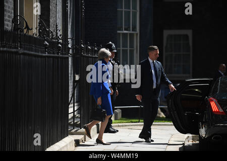 Londres, Royaume-Uni. 24 juillet, 2019. Le Premier ministre britannique Theresa peut laisse 10 Downing Street pour son dernier Questions au Premier ministre à la Chambre des Communes à Londres, Angleterre le 24 juillet 2019. Credit : Han Yan/Xinhua/Alamy Live News Banque D'Images
