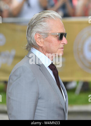 Michael Douglas arrive à la Guildhall, Swansea, à la veille d'une cérémonie au cours de laquelle sa femme Catherine Zeta-Jones sera honoré par sa ville natale avec la liberté d'honneur de la ville et comté de Swansea. Banque D'Images