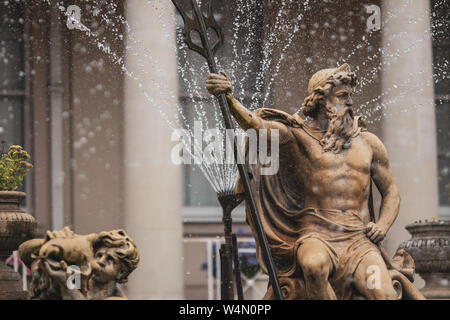 Fontaine de Neptune à Cheltenham, Promenade, les Cotswolds, Royaume-Uni. L'on croit avoir été modelé sur la Fontaine de Trevi à Rome, Italie. Banque D'Images