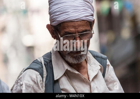 Portrait d'un vieil indien à Katmandou Banque D'Images