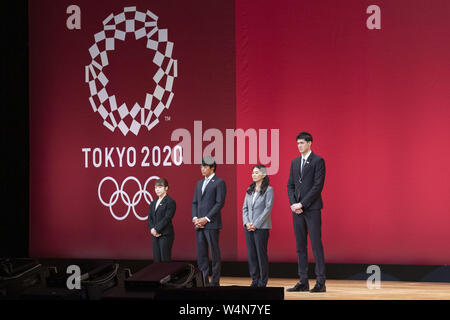 Tokyo, Japon. 24 juillet, 2019. (L à R) médaillés Olympiques Hiromi Miyake, Takuya Haneda, Homare Sawa et NBA basketball player Yuta Watanabe, assister à la ''un an'' pour la cérémonie des Jeux Olympiques de Tokyo 2020. Les organisateurs ont dévoilé la médaille olympique pour le design Tokyo 2020. Les Jeux sont l'ouverture est prévue pour le 24 juillet 2020. Credit : Rodrigo Reyes Marin/ZUMA/Alamy Fil Live News Banque D'Images