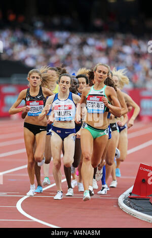Laura MUIR (Grande-Bretagne), Hannah SEGRAVE (Grande-Bretagne) qui se font concurrence sur le 1500m au final, 2019, l'IAAF Diamond League Jeux Anniversaire, Queen Elizabeth Olympic Park, Stratford, London, UK. Banque D'Images