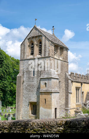 Tous les Saints, dans le village de North Cerney, Cotswolds, Gloucestershire, Angleterre Banque D'Images