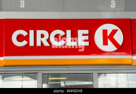 Mourmansk, Russie - 30 mars 2019 : Logo de la compagnie de carburant 'Circle K' Banque D'Images