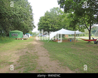 Lac Brombachsee avec une forêt sauvage et de l'été fond vacances camping tend fine art tirages de haute qualité produits cinquante mégapixels Absberg Banque D'Images
