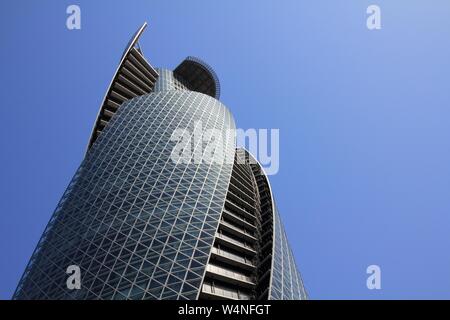 NAGOYA, JAPON - 28 avril 2012 : Mode Gakuen Spiral Towers building à Nagoya, au Japon. Le bâtiment a été achevé en 2008, est de 170m de hauteur et est parmi les plus Banque D'Images