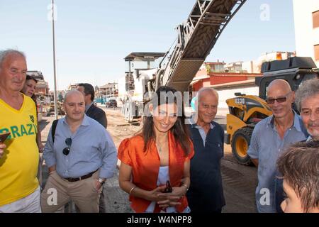 Roma , la Sindaca Virginia Raggi , visita , Via Walter Tobagi Banque D'Images