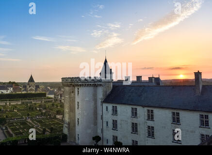 Le château de Villandry, FRANCE - Juillet 07, 2017 : le jardin éclairé par 2 000 bougies au crépuscule . Nuits des mille feux du château de Villandry, France le Banque D'Images