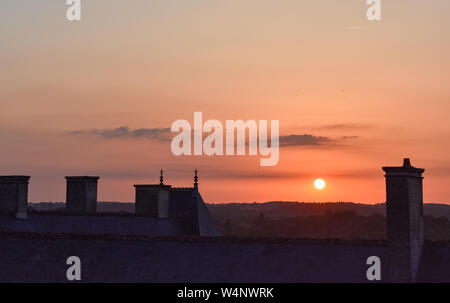 Le château de Villandry, FRANCE - Juillet 07, 2017 : le jardin éclairé par 2 000 bougies au crépuscule . Nuits des mille feux du château de Villandry, France le Banque D'Images