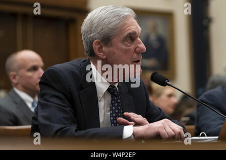 Washington DC, USA. 24 juillet 2019. Ancien conseiller spécial ROBERT MUELLER III témoigne devant le Comité sur le renseignement de la Chambre, le 24 juillet 2019 Douglas Crédit : Christian/ZUMA/Alamy Fil Live News Banque D'Images