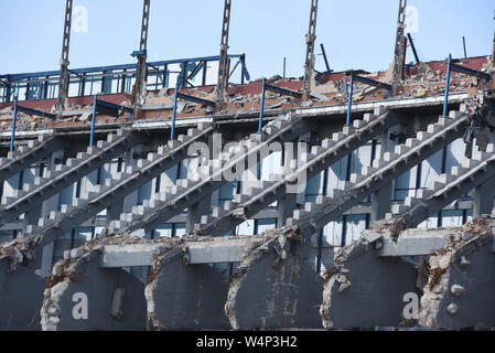 Madrid, Espagne. 24 juillet 2019. Les murs démolis du stade Vicente CalderÃ³n.démolition continue au Vicente Calderon dans ancien stade de l'Atlético de Madrid. L'Atletico Madrid s'attendre à engranger un total de €180m de la vente de la région qui ont tenu leur ancien stade Vicente Calderon qu'ils libérées à l'issue de la campagne 2016/17 pour passer au stade Metropolitano de Wanda. Crédit : John Milner SOPA/Images/ZUMA/Alamy Fil Live News Banque D'Images