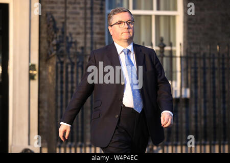 La justice nouvellement installé Secrétaire Robert Buckland quitter Downing Street, Londres, après avoir rencontré le nouveau premier ministre Boris Johnson. Banque D'Images