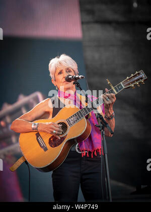 La plage de Zurriola, Espagne. 24 juillet 2019. Joan Baez effectuant le 24 juillet 2019 au stade vert Heineken, placé sur la plage de Zurriola, de la Heineken Jazz Festival l'un de ses derniers concerts avant sa retraite comme une partie de sa tournée mondiale "Fare la roue". Lieu 24-28 Juillet à Donostia-San Sebastian la 54 édition de la Heineken Jazzaldia 2019 (Basque Country-Spain). Le Festival est l'un des plus anciens en Europe et le plus ancien de l'Espagne. Crédit : Gary Roberts/Alamy Live News Banque D'Images