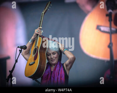 La plage de Zurriola, Espagne. 24 juillet 2019. Joan Baez effectuant le 24 juillet 2019 au stade vert Heineken, placé sur la plage de Zurriola, de la Heineken Jazz Festival l'un de ses derniers concerts avant sa retraite comme une partie de sa tournée mondiale "Fare la roue". Lieu 24-28 Juillet à Donostia-San Sebastian la 54 édition de la Heineken Jazzaldia 2019 (Basque Country-Spain). Le Festival est l'un des plus anciens en Europe et le plus ancien de l'Espagne. Crédit : Gary Roberts/Alamy Live News Banque D'Images