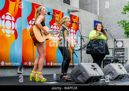 Groupe de musique country, les talons à jouer encore de Radio-canada Nooners, Vancouver, British Columbia, Canada Banque D'Images