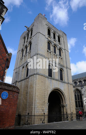 La Tour Normande, grand cimetière, Bury St Edmunds, Suffolk. Connu sous le nom de "la grande porte de l'église de St Edmund', il a servi comme le clocher t Banque D'Images
