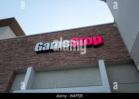 Façade avec logo et inscription au magasin de jeux vidéo d'arrêt de jeu à Dublin, Californie, le 23 août 2018. () Banque D'Images