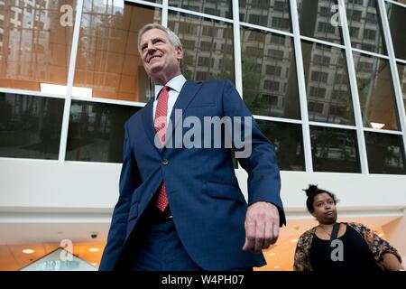 New York, USA. 23 juillet, 2019. Le maire de la ville de New York et candidat à l'élection présidentielle 2020 Bill De Blasio est titulaire d'un forum public à la National Housing Center à Washington, DC, États-Unis, le 23 juillet 2019.Crédit : Stefani Reynolds/CNP (restriction : NO New York ou le New Jersey Journaux ou journaux dans un rayon de 75 km de la ville de New York) | Conditions de crédit dans le monde entier : dpa photo alliance/Alamy Live News Banque D'Images