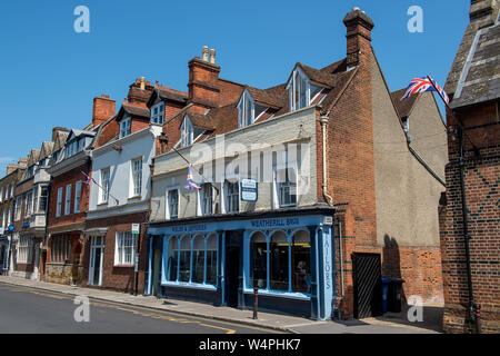 Welsh & Jefferies et Bros Weatherill tailleurs, Eton, Berkshire, Royaume-Uni. 23 juillet, 2019. Tailleurs à Eton faites sur mesure uniformes pour Eton College bo Banque D'Images