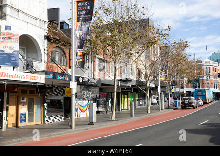 Oxford Street à Paddington et magasins mitoyens victoriens, Sydney, Nouvelle-Galles du Sud, Australie Banque D'Images