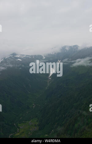 Vue aérienne de Mendenhall et Norris glaciers en Alaska. Banque D'Images