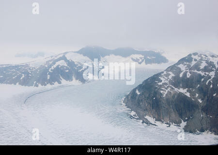 Vue aérienne de Mendenhall et Norris glaciers en Alaska. Banque D'Images