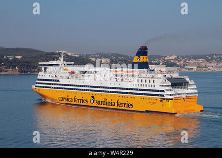 Toulon, France - Nov 1, 2019 : les passagers et fret-ferry Banque D'Images