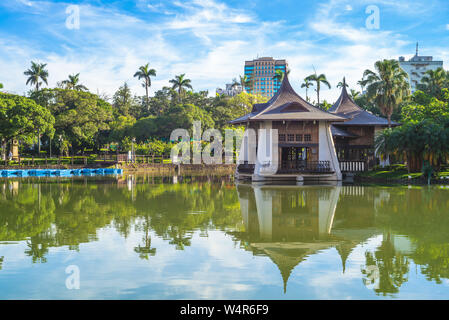 Taichung Park pavilion dans le lac Banque D'Images