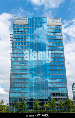 Vue de la tour d'affaires appelé 'Wesertower' dans 'nouveau quartier Überseestadt', Brême Banque D'Images