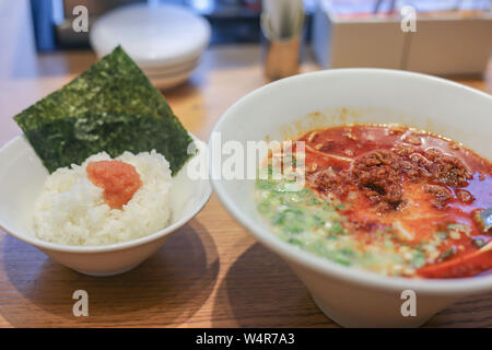 Nouilles Ramen japonais et riz blanc avec mentaiko(re) Pollock mariné Banque D'Images