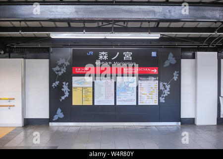 Morinomiya, JAPON - 21 septembre 2018 : nom de la station conseil d'JR Morinomiya Gare Banque D'Images