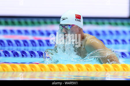 Gwangju, Corée du Sud. Le 25 juillet, 2019. Haiyang Qin de Chine fait concurrence au cours de la men's 200m brasse à l'Gwangju 2019 préliminaire du monde de la FINA à Gwangju, Corée du Sud, le 25 juillet 2019. Credit : Bai Xuefei/Xinhua/Alamy Live News Banque D'Images