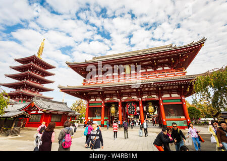 Tokyo, Japon - 18 octobre 2018 : visite touristique, également connu sous le nom de Sensoji Temple Asakusa Kannon est un temple bouddhiste situé à Asakusa. C'est l'un de Toky Banque D'Images