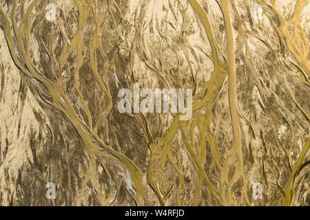 Photographie aérienne d'une rivière glaciaire dans le sud de l'Islande Banque D'Images