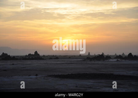 Djibouti, région du lac Abbe, coucher du soleil Banque D'Images