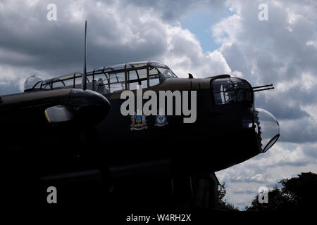 Avro Lancaster, 'Jane' juste à l'Est de l'aérodrome de Kirby va faire pour soutenir le taxi Les frais de rénovation. Banque D'Images