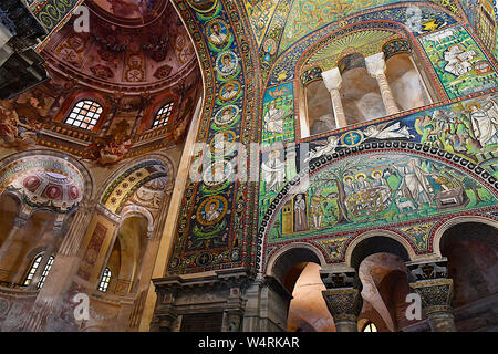 Peintures murales de l'église magnifiquement élaboré dans Basilique de San Vitale, Ravenne, Émilie-Romagne, Italie Banque D'Images