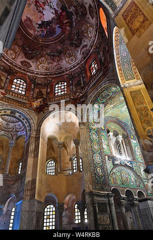 Peintures murales de l'église élaborée dans la Basilique de San Vitale, Ravenne, Émilie-Romagne, Italie Banque D'Images