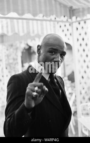 Marvin Hagler à Londres pour défier le champion WBA, WBC Alan Minter. Hagler a gagné par TKO au troisième tour. Hagler a six ans invaincu avant de perdre ses titres à Sugar Ray Leonard en 1987.18e Septembre 1980 Banque D'Images