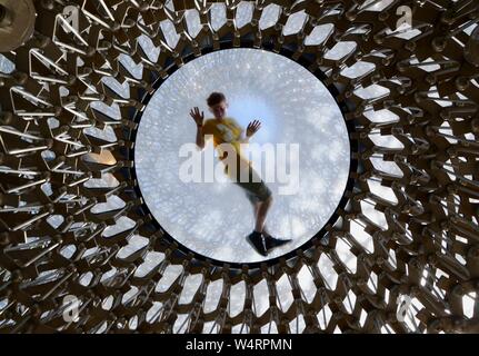 La ruche d'installation d'art contemporain les jardins de Kew Royal Botanic Gardens London England UK Banque D'Images