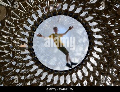 La ruche d'installation d'art contemporain les jardins de Kew Royal Botanic Gardens London England UK Banque D'Images