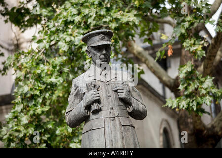 Londres, Royaume-Uni, 17 juillet 2019, de la statue de l'Air Chief Marshall Lord Dowding en dehors de l'église St Clement Danes RAF sur le Strand Banque D'Images