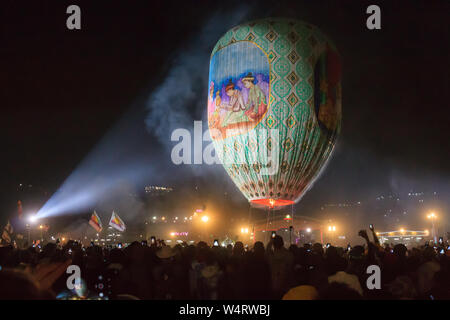 Taunngyi, Myanmar, le 23 novembre 2018 - Le Hot Air Balloon Festival à Taunggyi est un festival de quatre jours a célébré chaque année en novembre. Des dizaines de milliers Banque D'Images