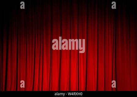 Des rideaux rouges dans une scène de théâtre de l'émission. Banque D'Images