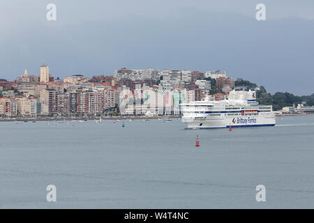 Pont-Aven arrive à Santander à partir de Plymouth. Banque D'Images