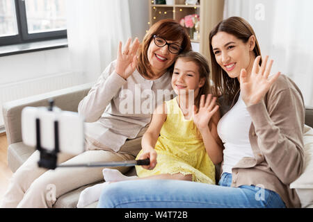 Mère, fille et grand-mère de prendre selfies Banque D'Images