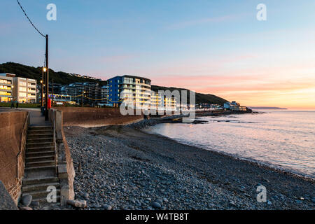 La promenade au coucher du soleil, Westward Ho !, Devon, UK Banque D'Images