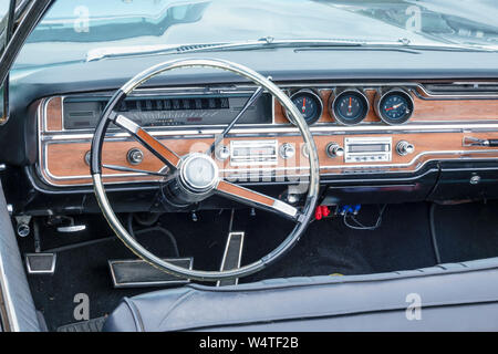 L'intérieur classique dans une voiture américaine des années 60 Banque D'Images