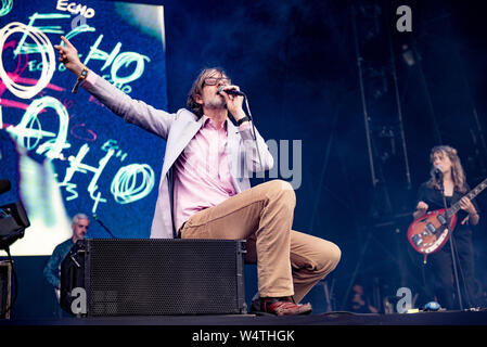 Cheshire, Royaume-Uni. 20 juillet 2019. Jarvis Cocker joue sur la scène principale avec son nouveau projet est à Jarv Bluedot Festival, l'observatoire de Jodrell Bank, 2019-07-20 2019 Cheshire Banque D'Images